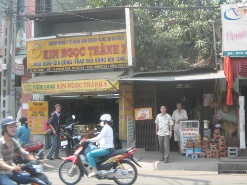 Tiệm vàng Kim Ngọc Thành 2 (quận Bình Tân - TPHCM) bị cướp vào tối 16/2/2011.